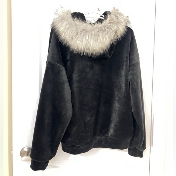 Black Faux Fur Hoodie - Picture 2 of 7